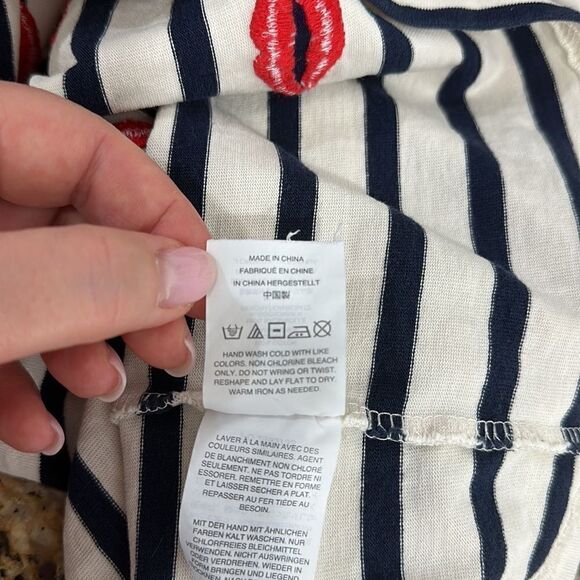 ❤️Last Chance J.Crew Cotton Embroidered Lips Striped Long Sleeve Tee Top Size M - Picture 7 of 9